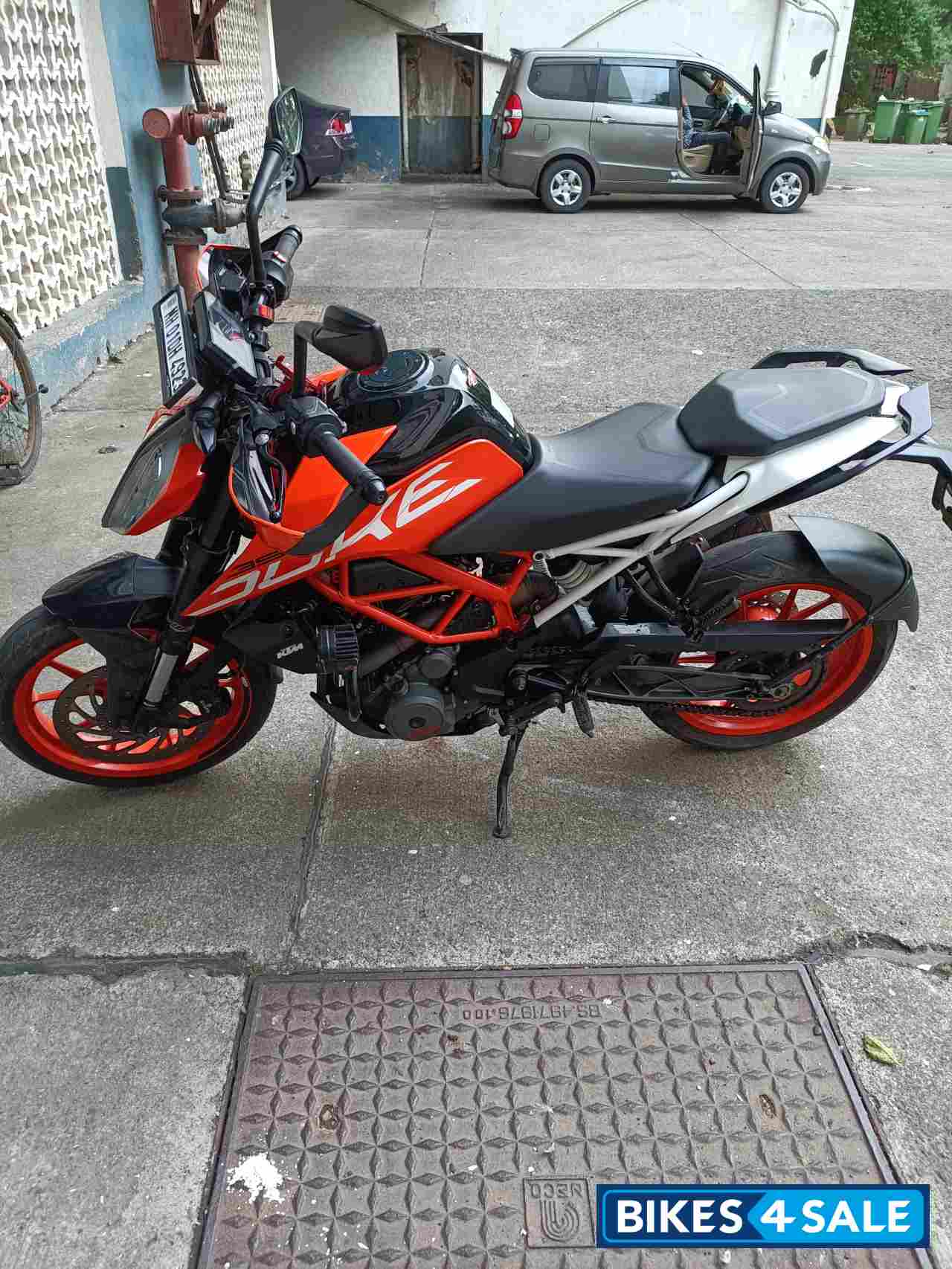 Orange KTM Duke 390
