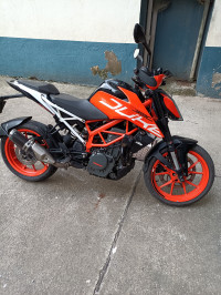 Orange KTM Duke 390