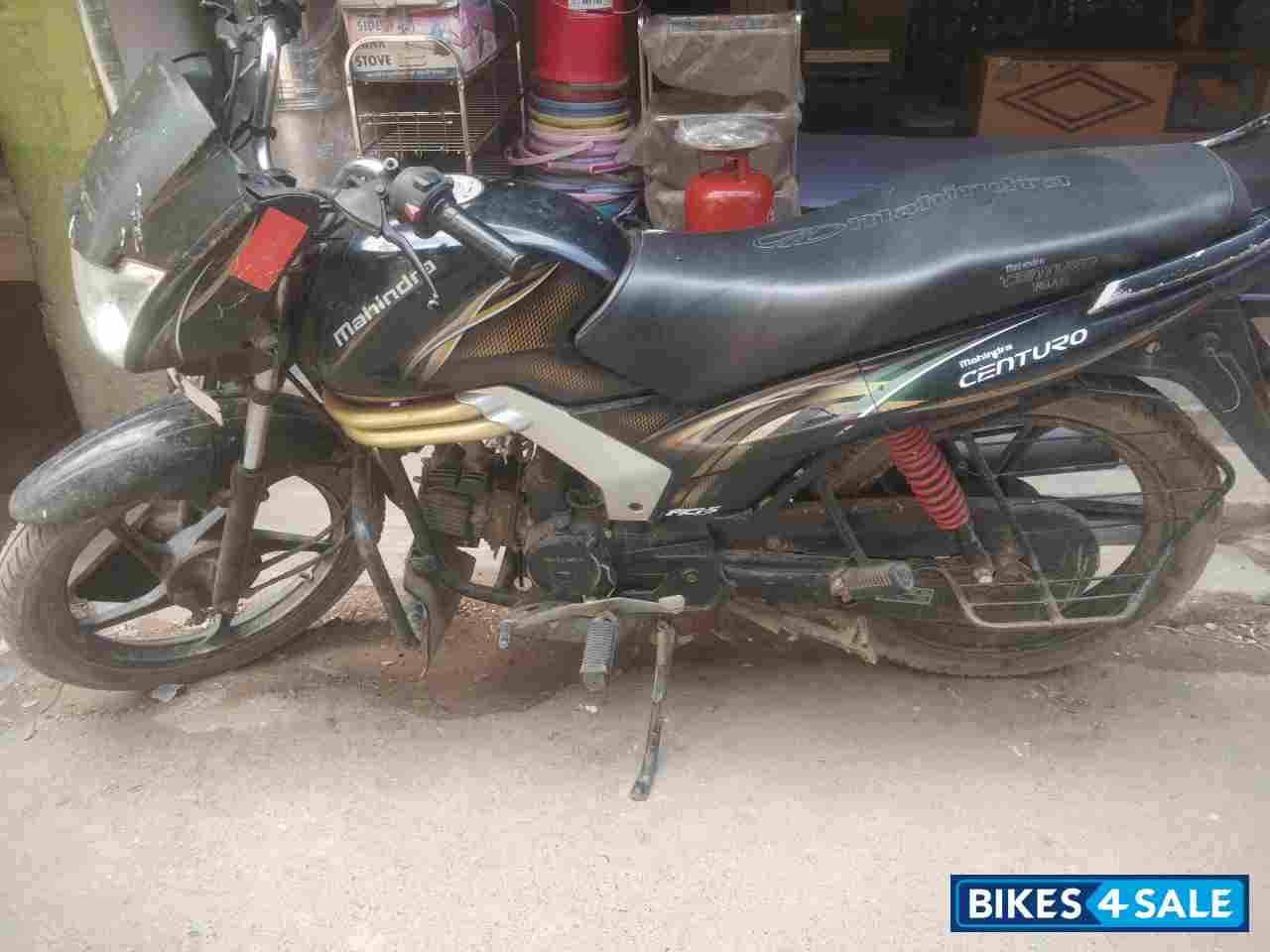 Black Mahindra Centuro