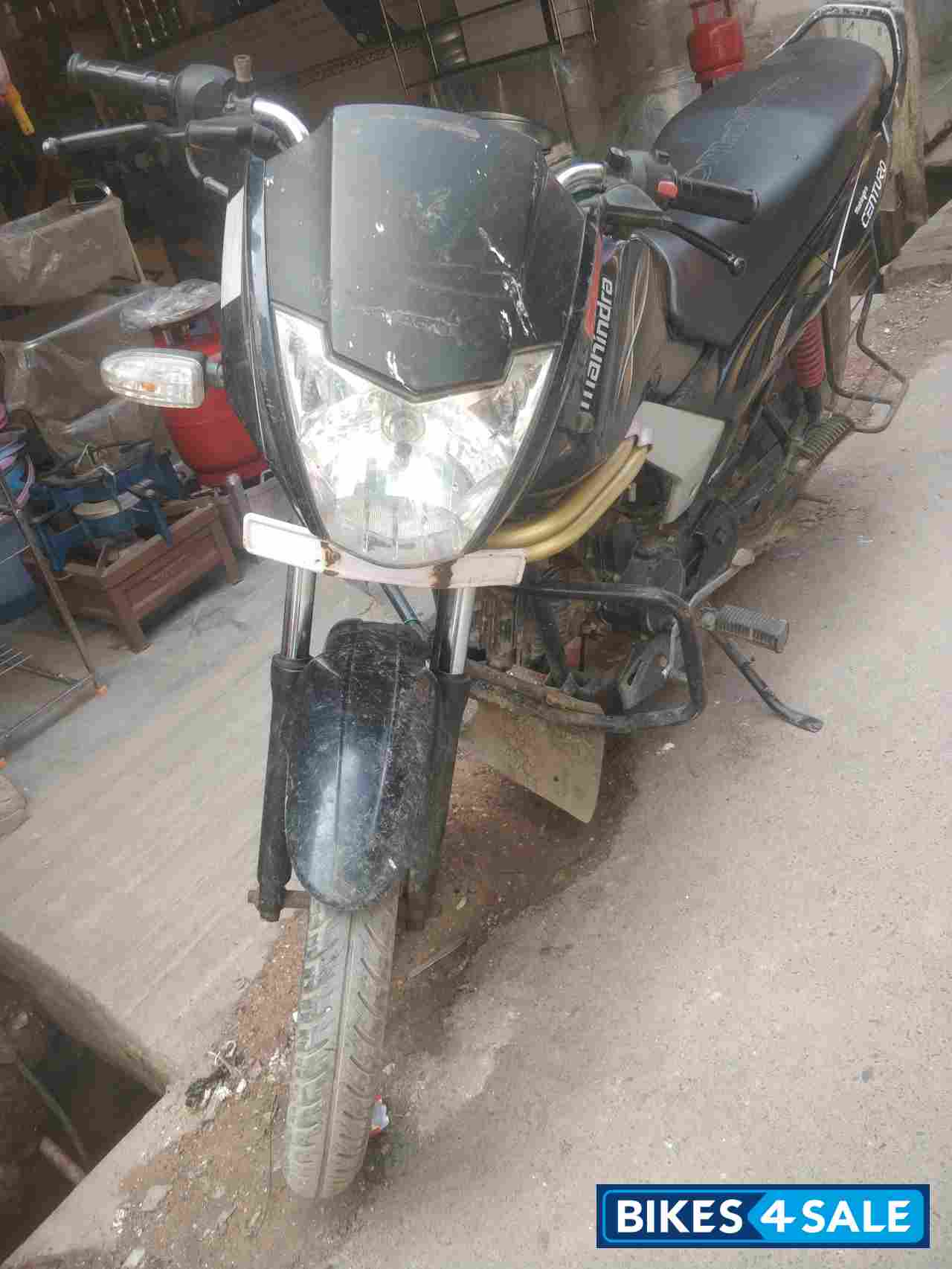 Black Mahindra Centuro