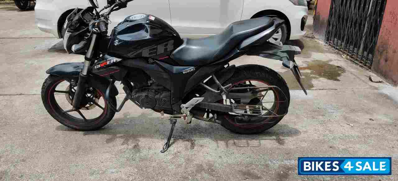 Black Suzuki Gixxer 150