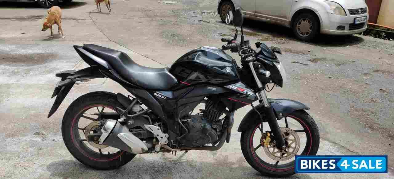 Black Suzuki Gixxer 150