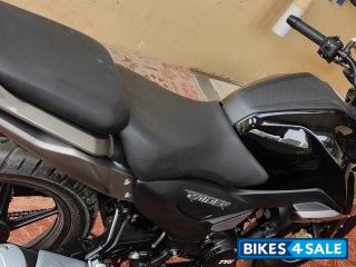 Black TVS Raider 125