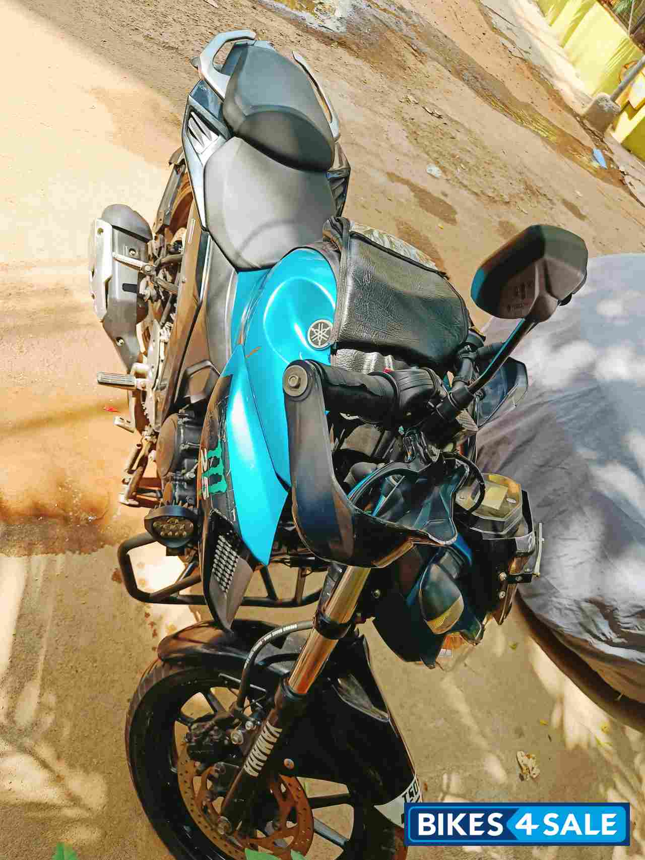 Blue Yamaha FZ25
