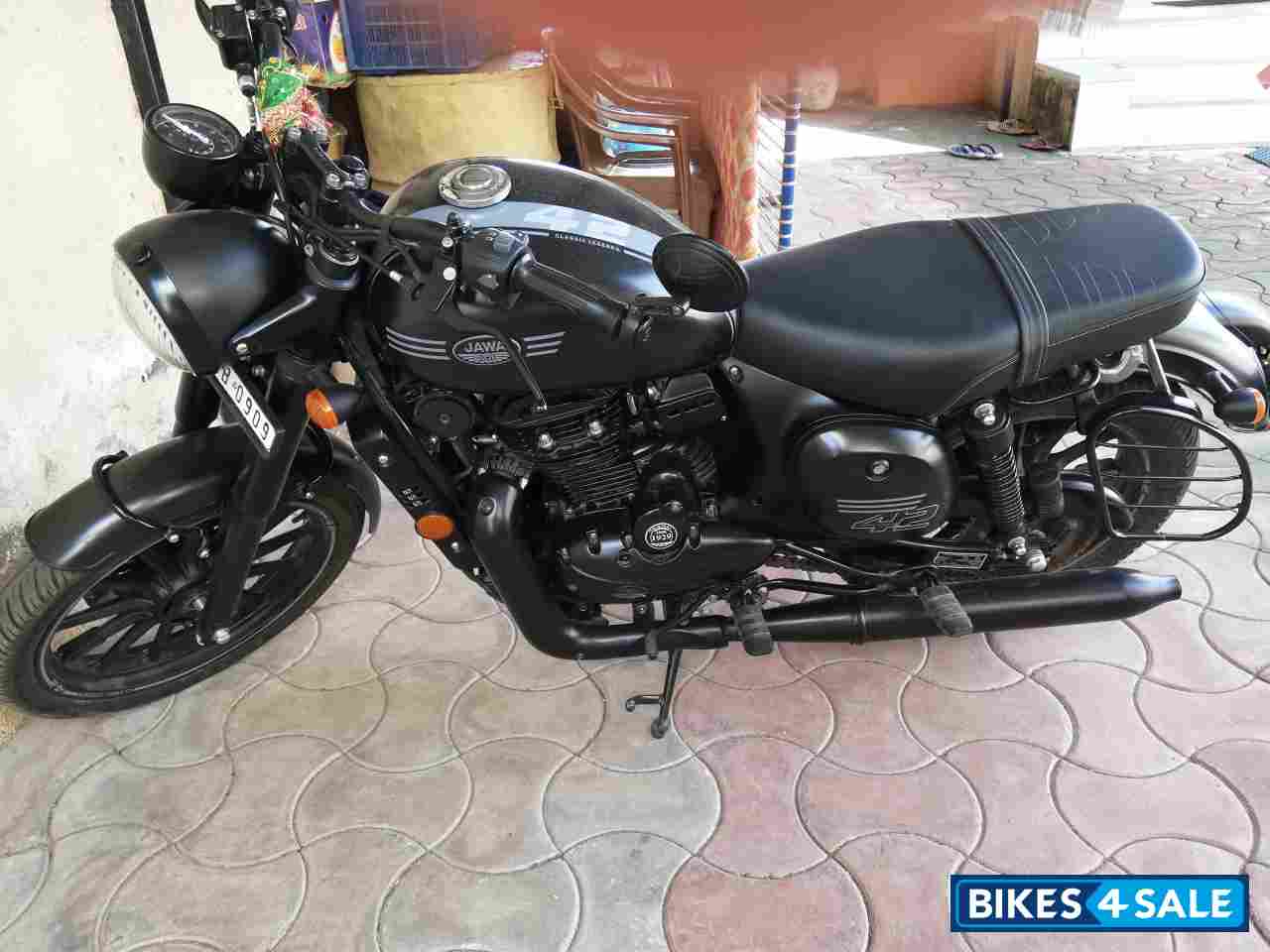 Jawa 42 Dual Channel ABS AllStar Black