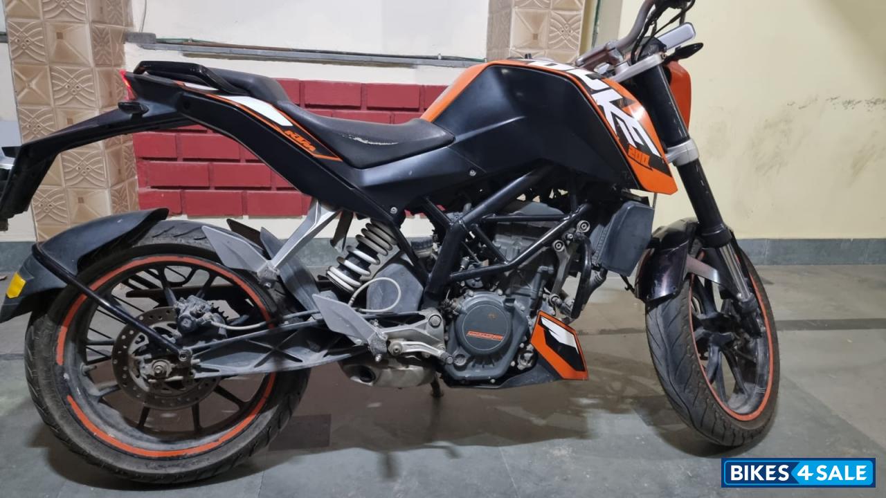 Orange KTM Duke 200