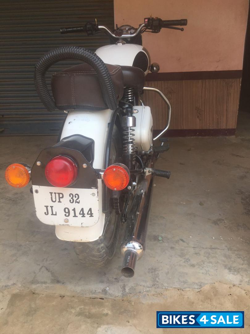 White Royal Enfield Classic 350