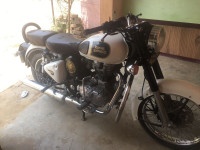 White Royal Enfield Classic 350