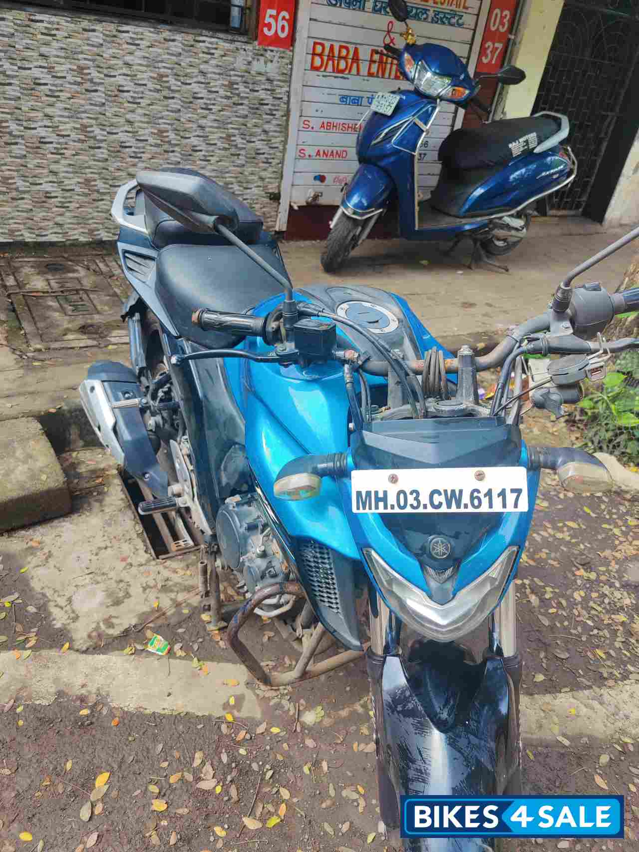 Blue Yamaha FZS 25