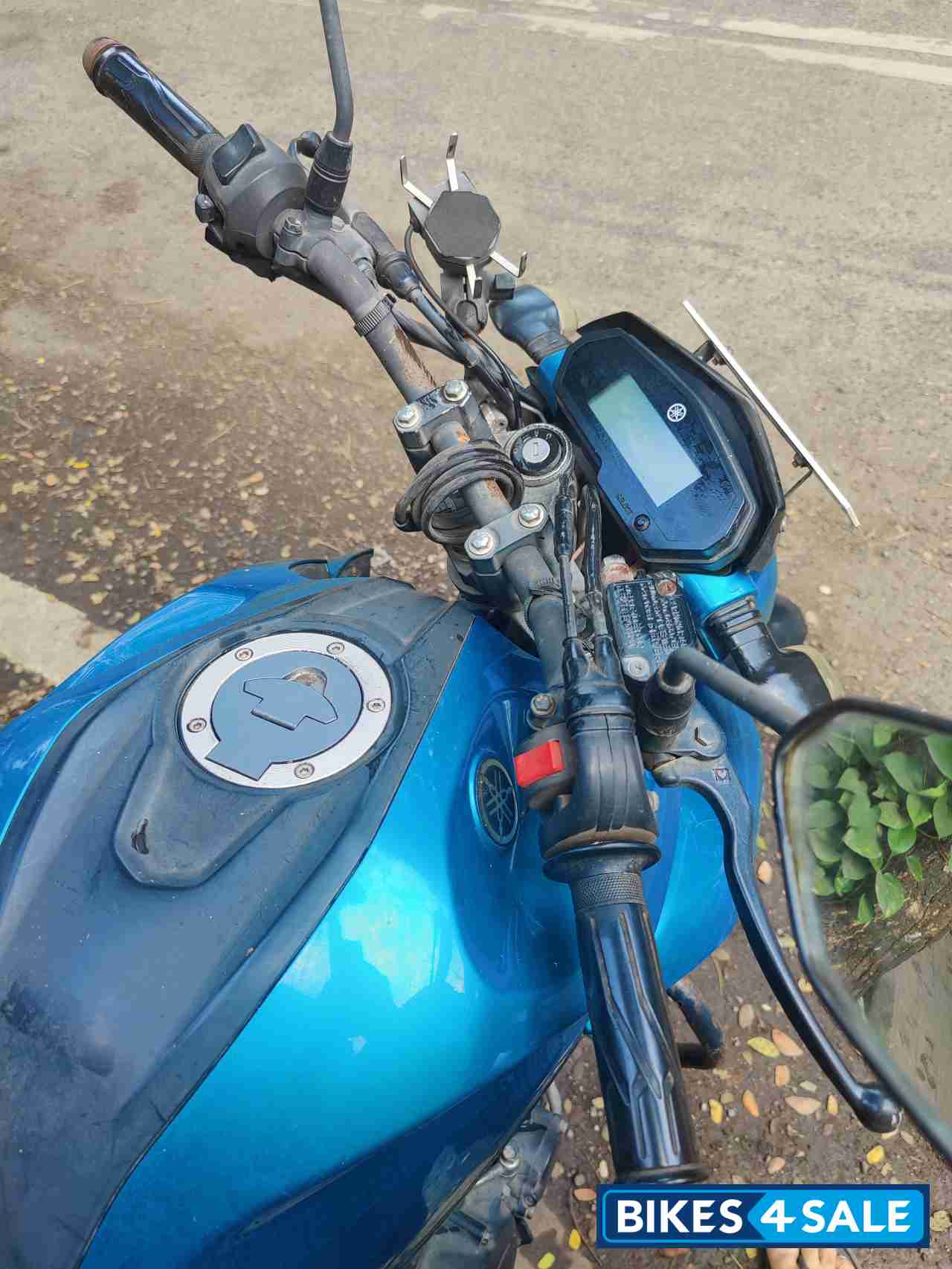 Blue Yamaha FZS 25