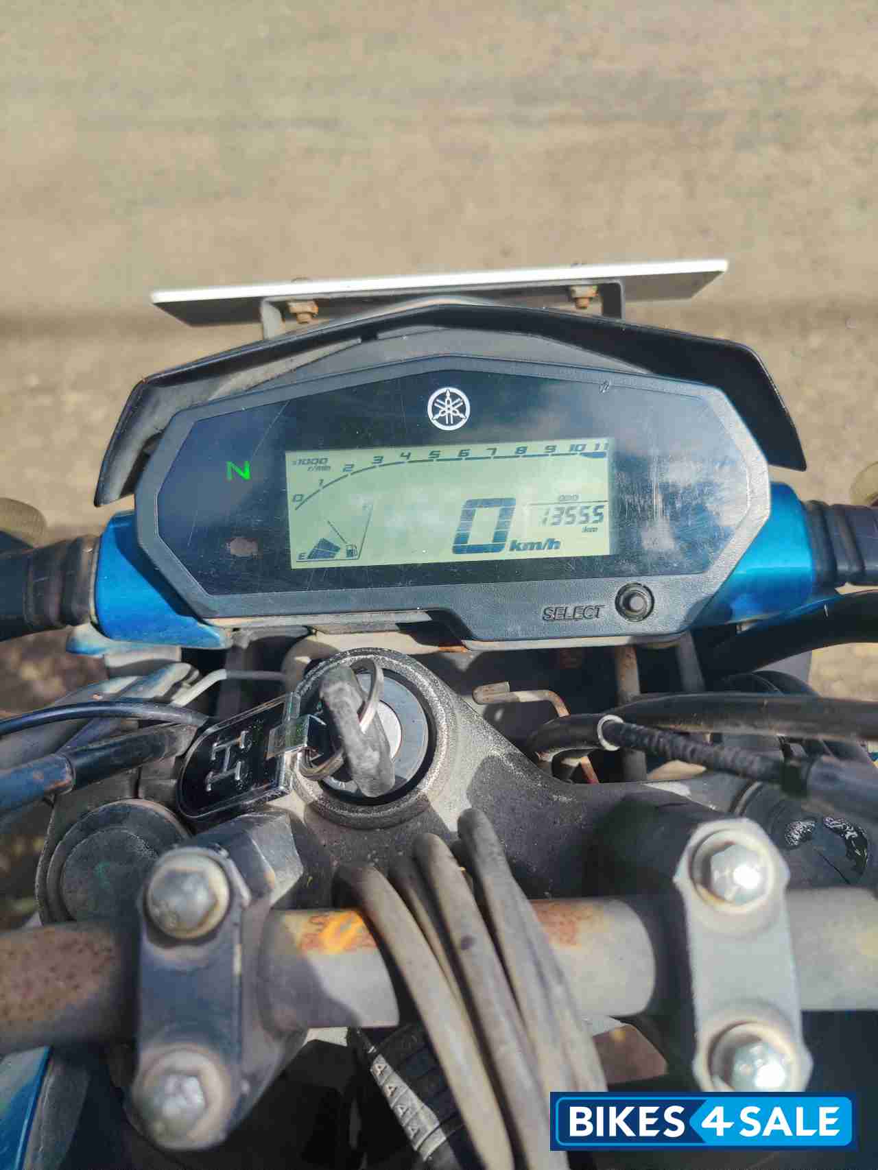 Blue Yamaha FZS 25
