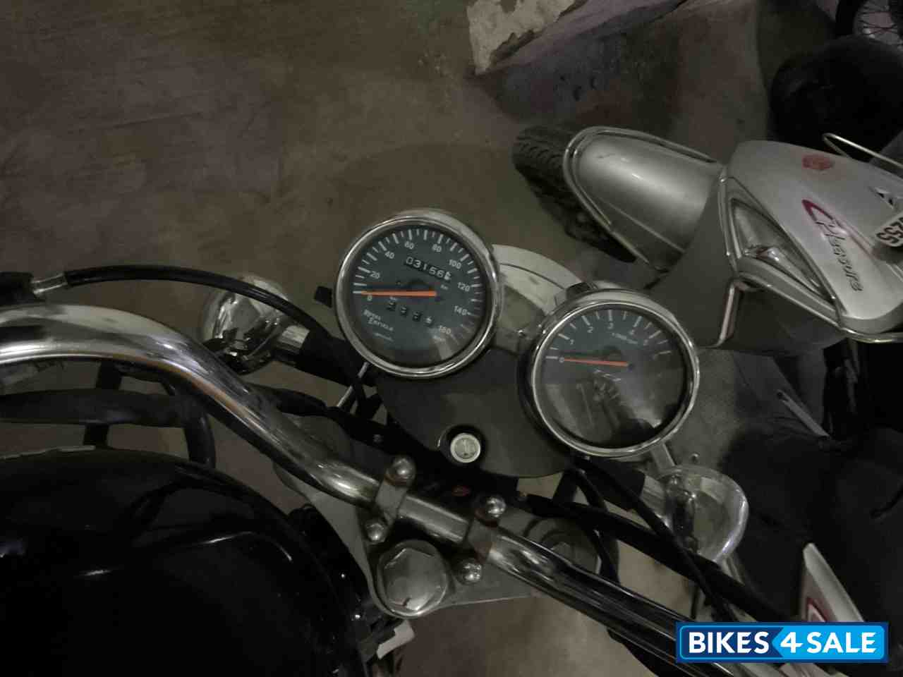 Black Royal Enfield Thunderbird TwinSpark 350