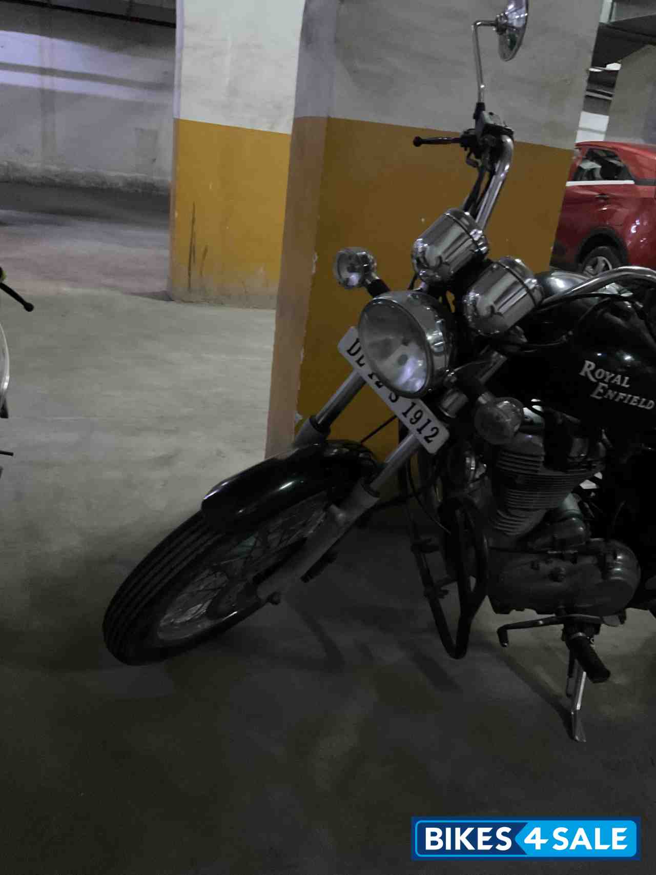 Black Royal Enfield Thunderbird TwinSpark 350