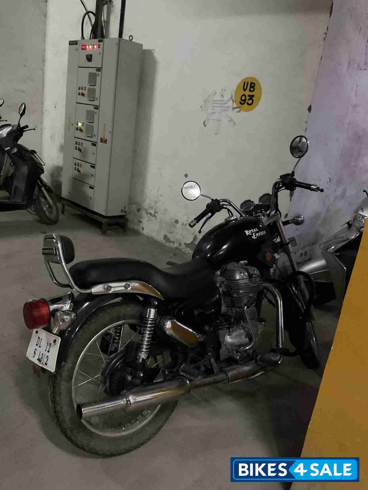 Black Royal Enfield Thunderbird TwinSpark 350