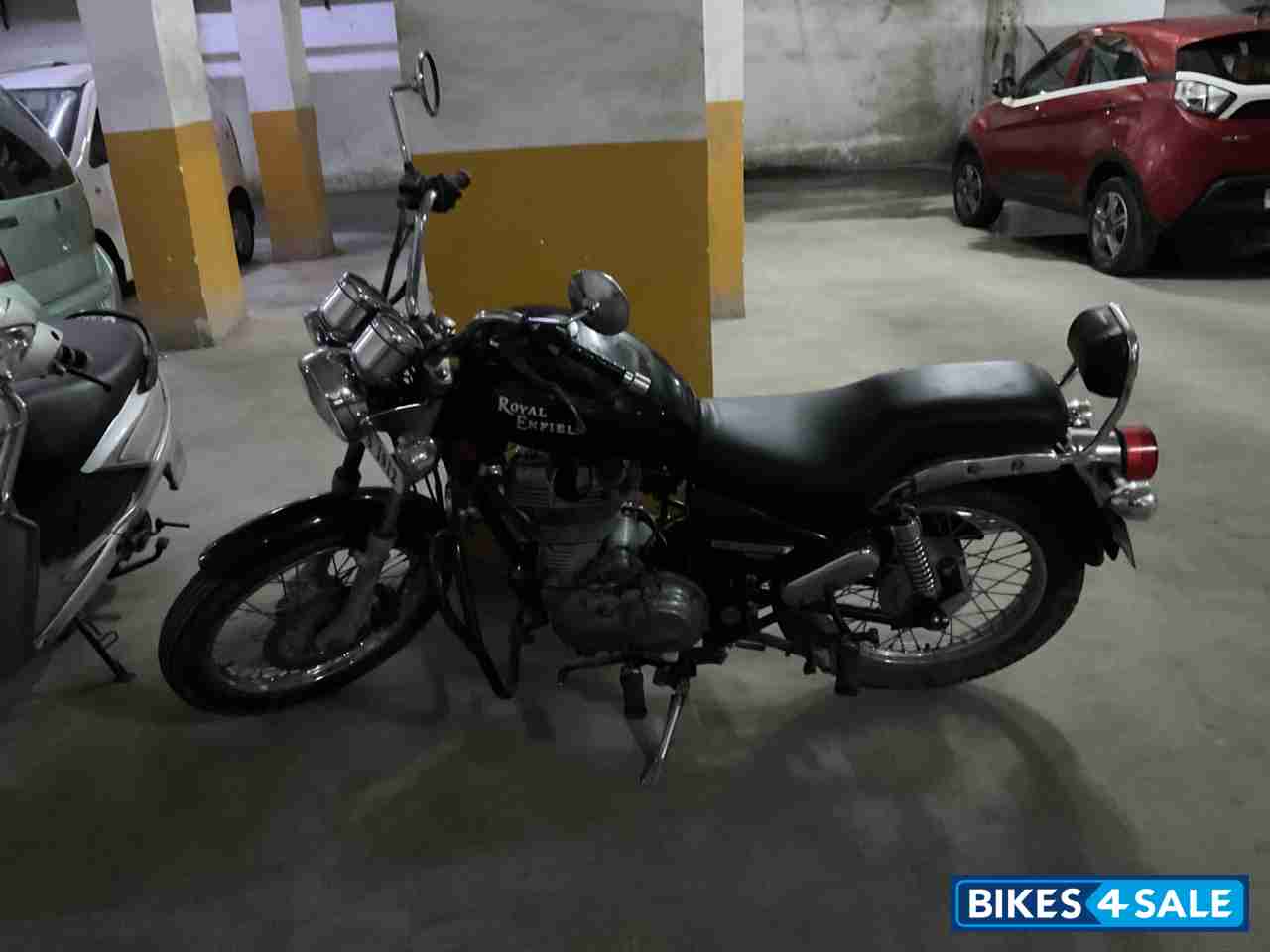 Black Royal Enfield Thunderbird TwinSpark 350
