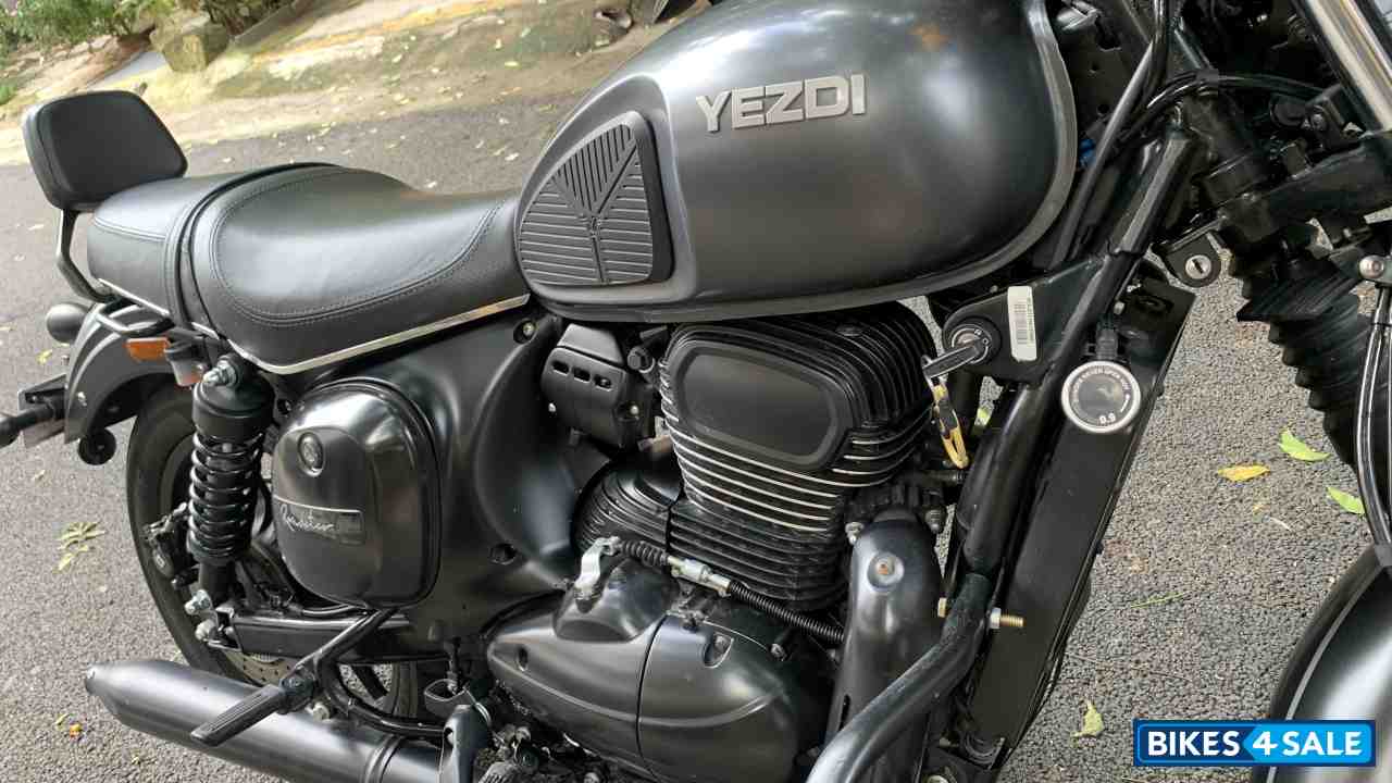 Yezdi Roadster Dark