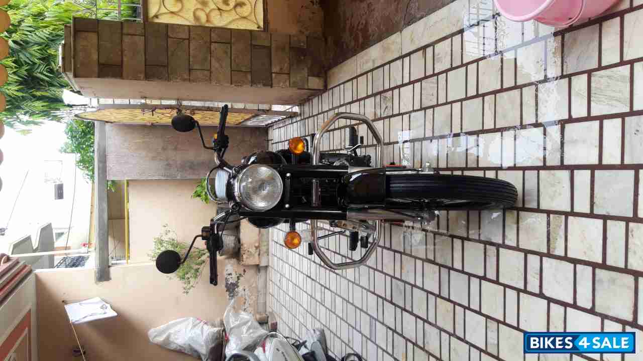 Black Royal Enfield Bullet 350 ES BS6