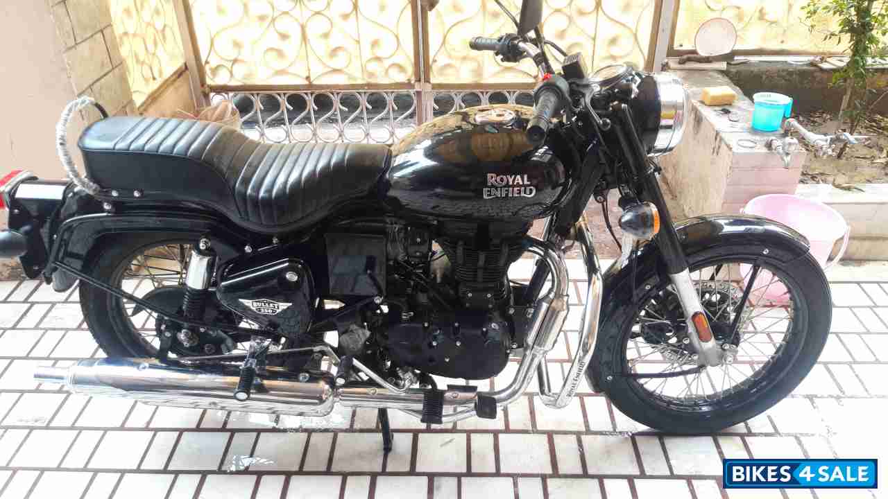 Black Royal Enfield Bullet 350 ES BS6