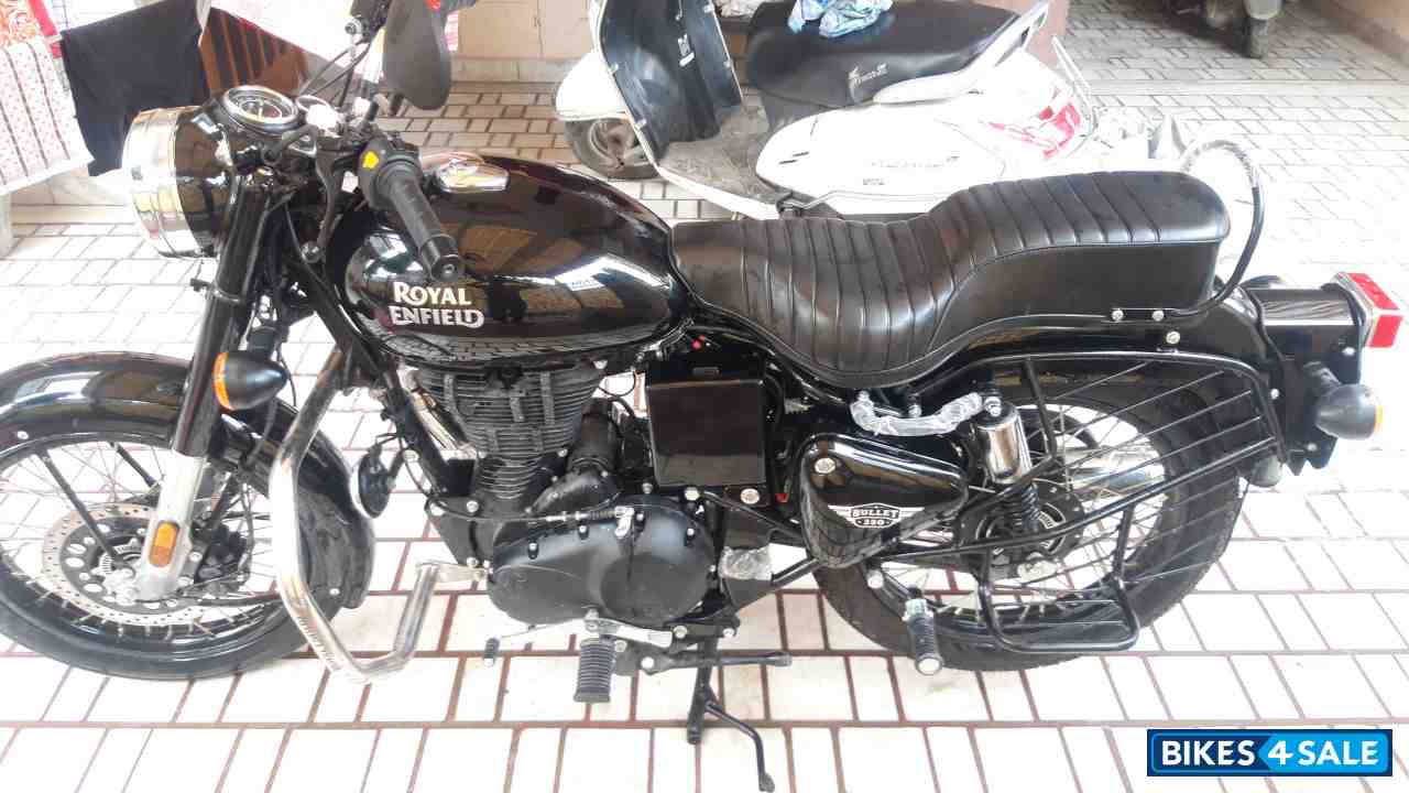 Black Royal Enfield Bullet 350 ES BS6