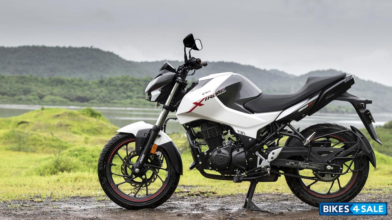 White Hero Xtreme 160R BS6