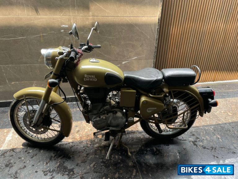 Sand Color Royal Enfield Classic Desert Storm