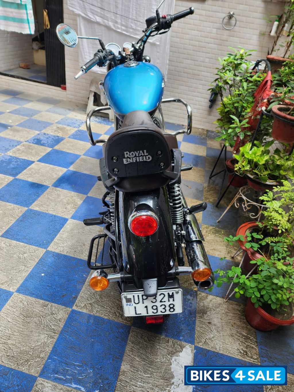 Blue Royal Enfield Meteor 350 Supernova Blue Royal Enfield Meteor 350 Supernova