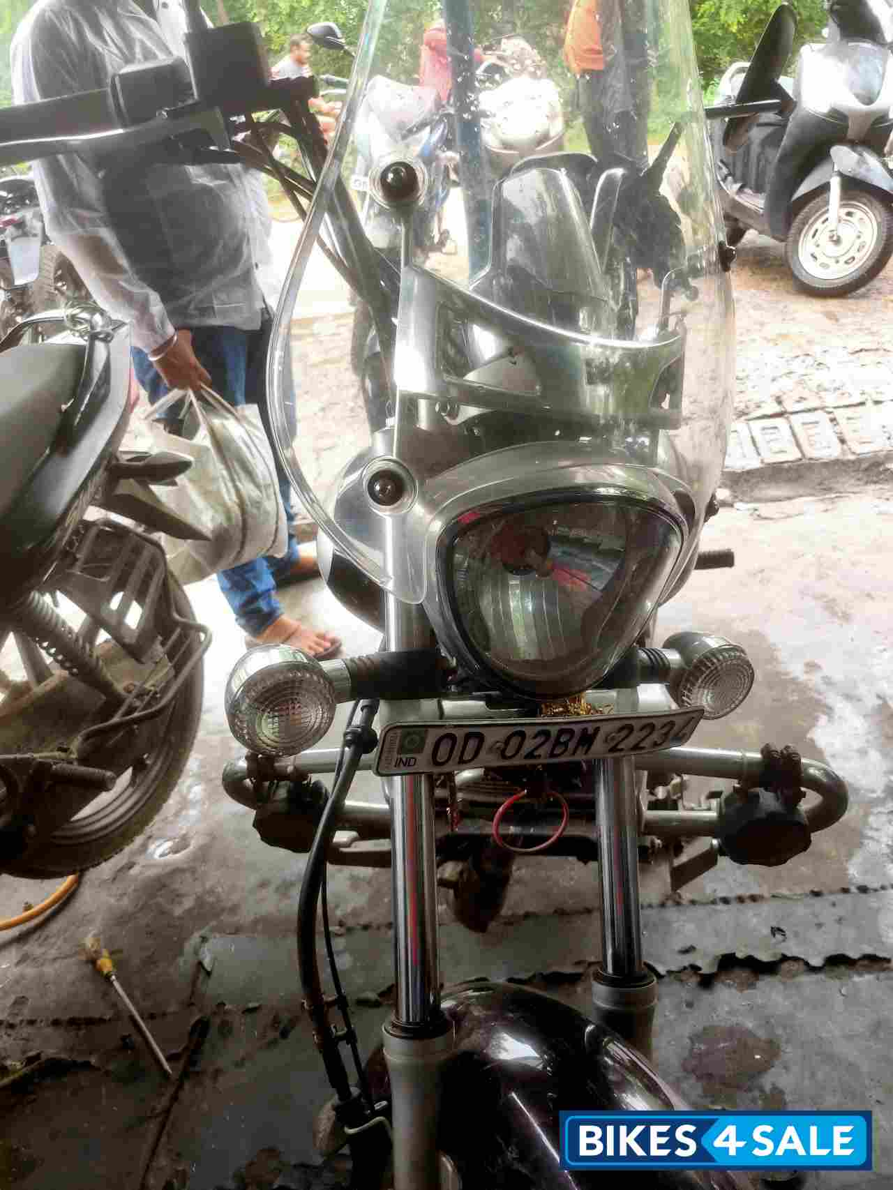 Black Bajaj Avenger Cruise 220 BS6
