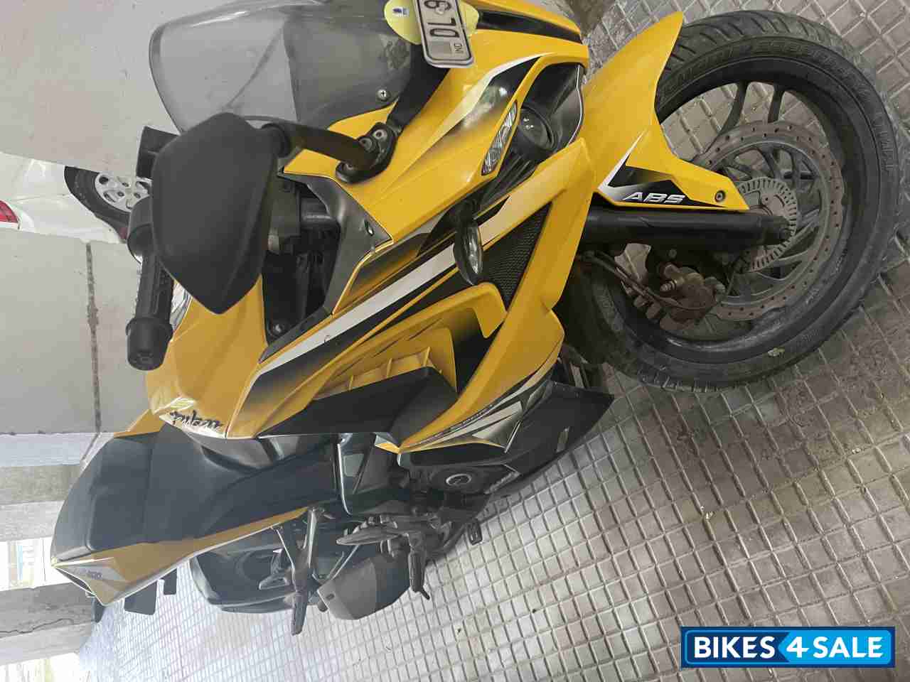 Yellow Bajaj Pulsar RS 200 Yellow Bajaj Pulsar RS 200