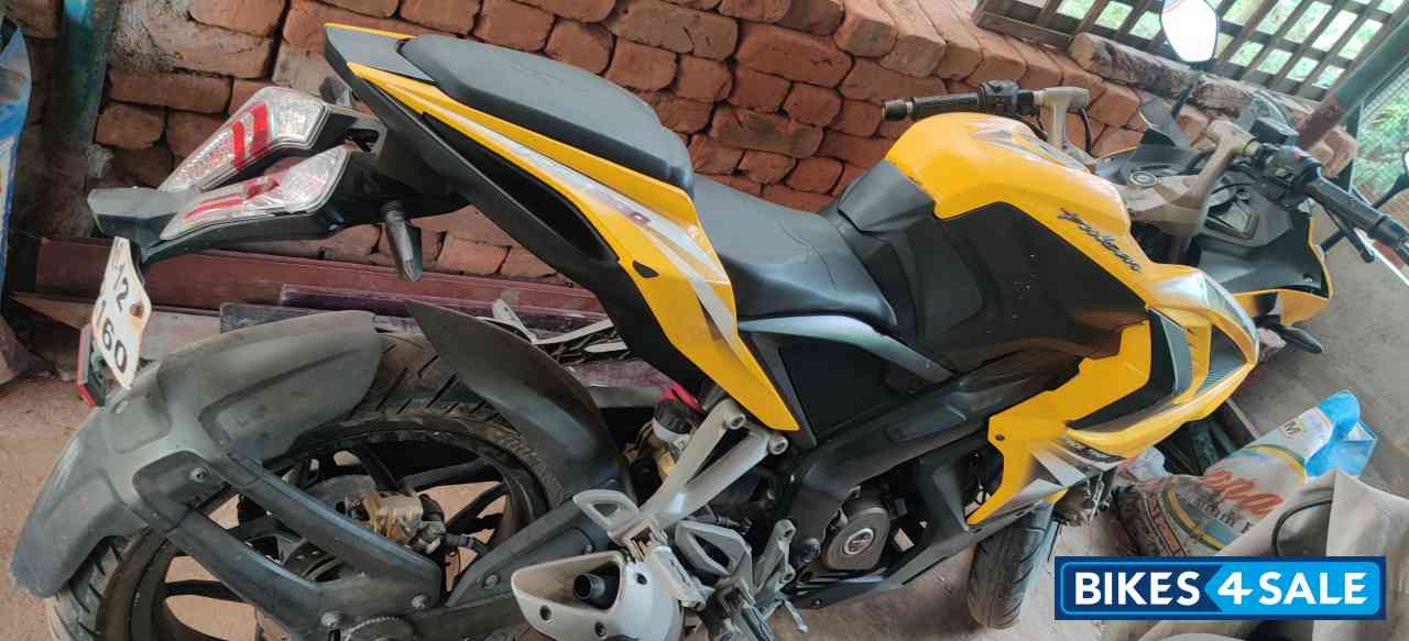 Bajaj Pulsar RS 200