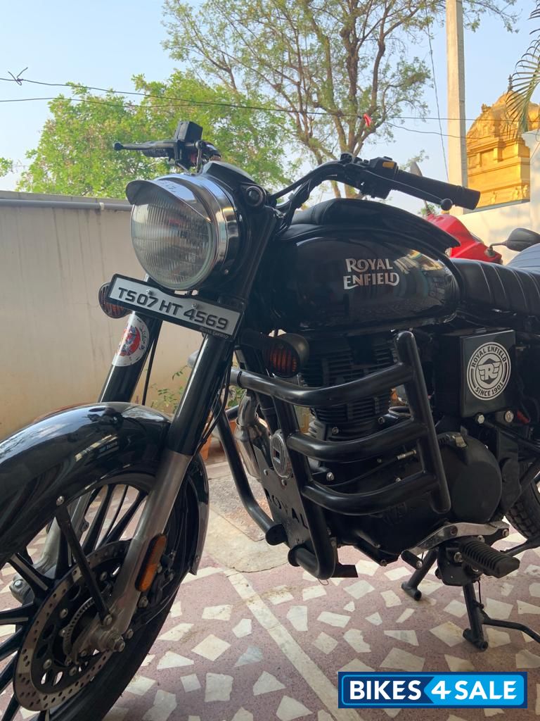 Jet Black Royal Enfield Bullet 350 ES BS6