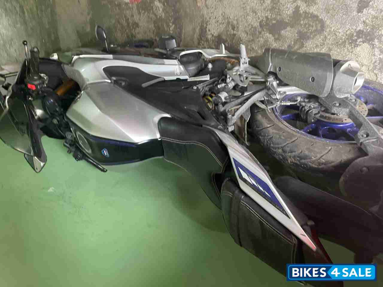 Silver Yamaha R15M