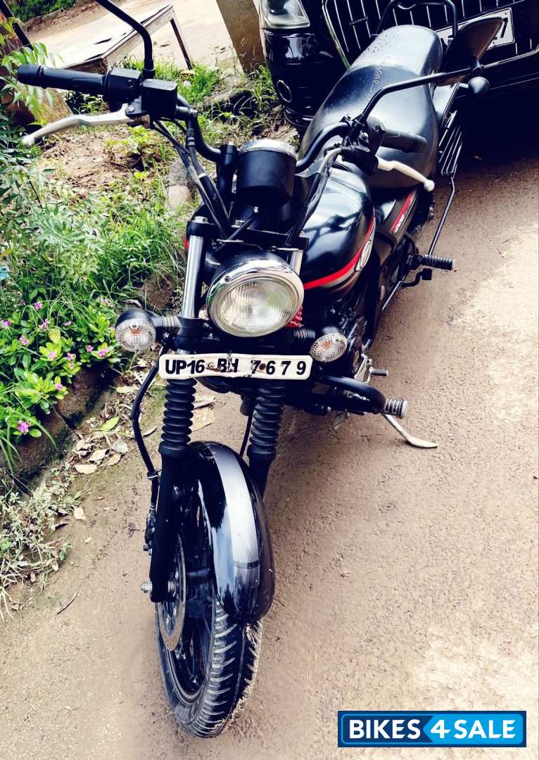 Black Bajaj Avenger Street 220
