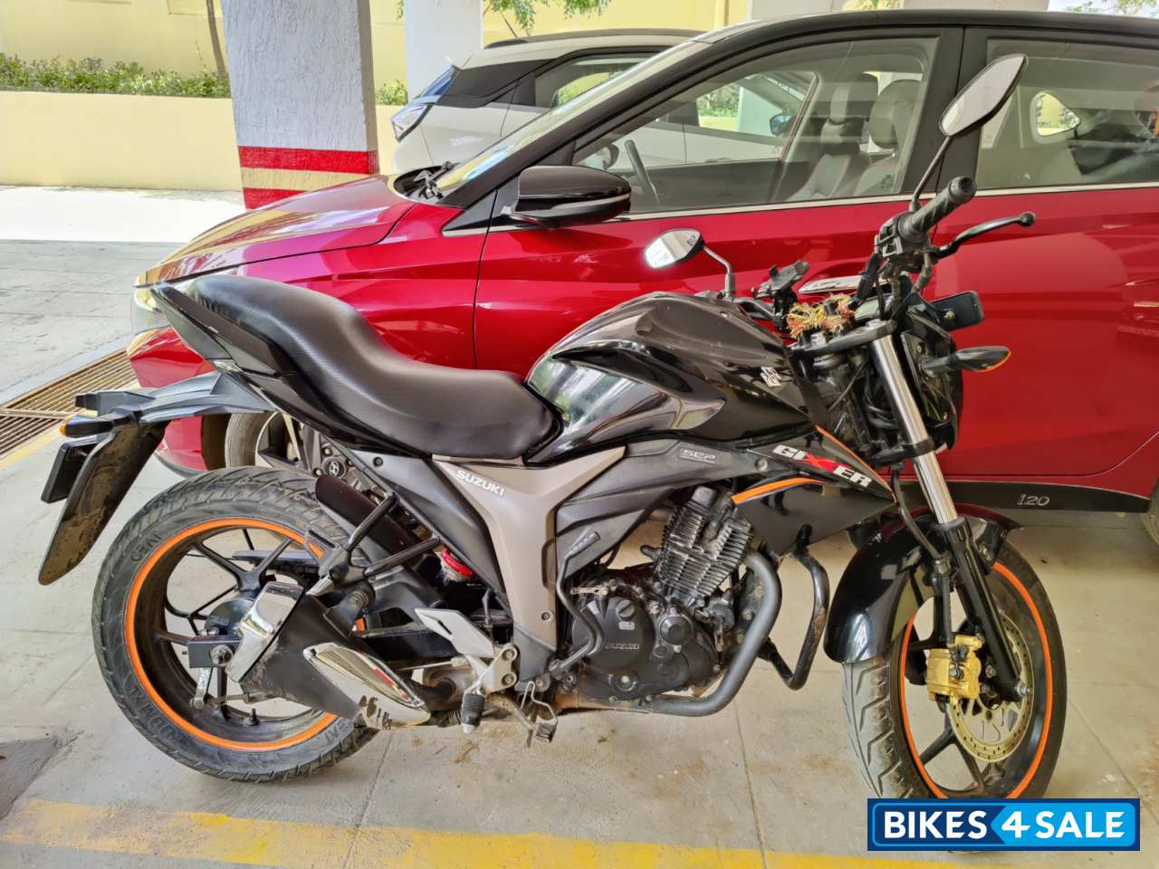 Black Suzuki Gixxer 150