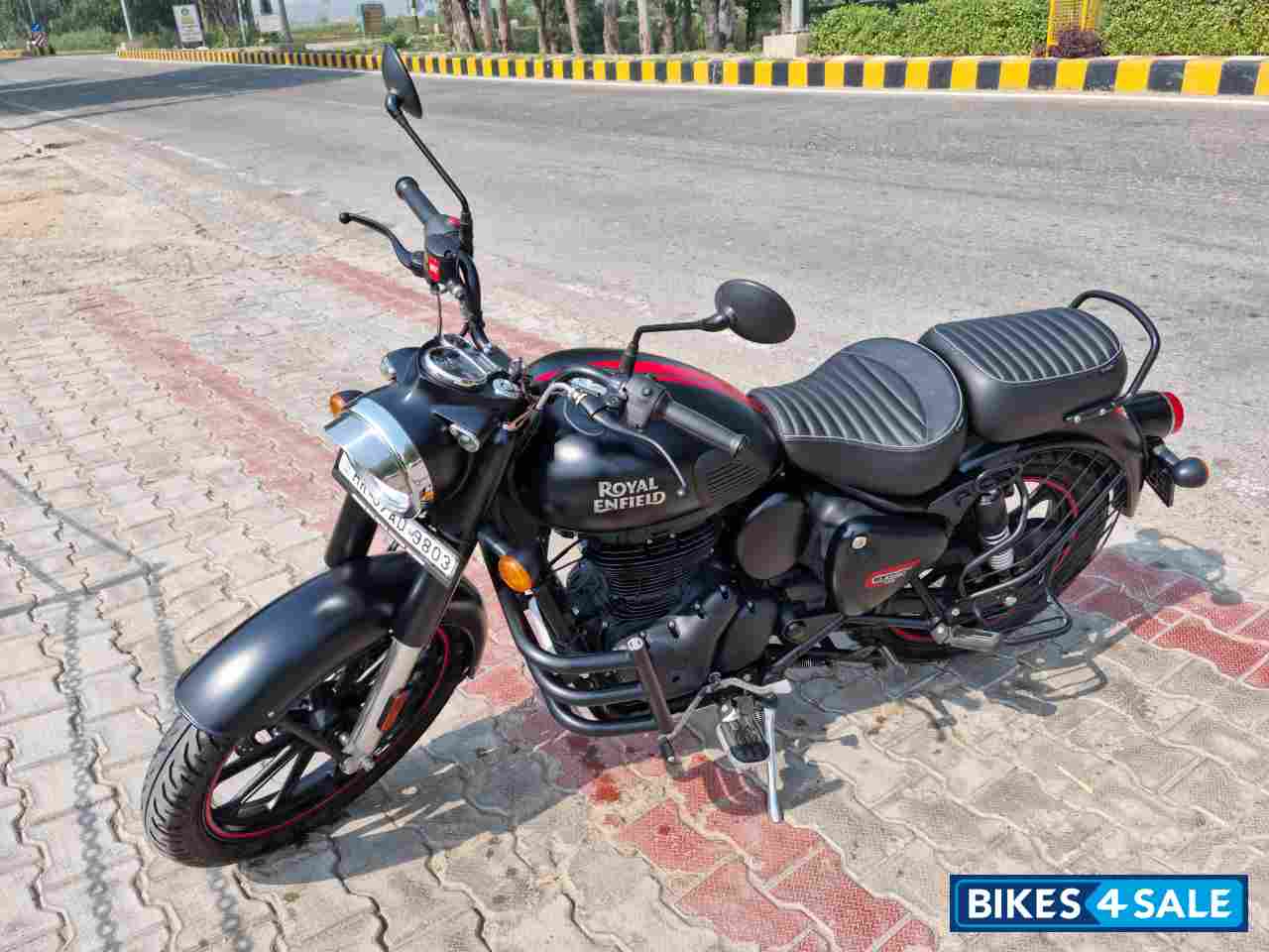 Dark Stealth Black Royal Enfield Classic Stealth Black