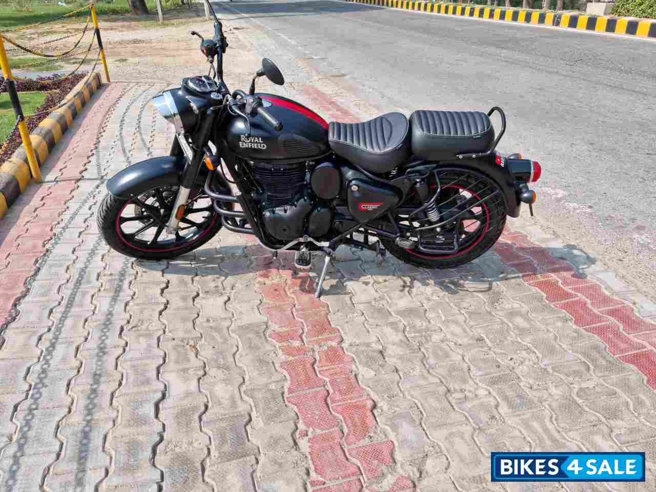 Dark Stealth Black Royal Enfield Classic Stealth Black