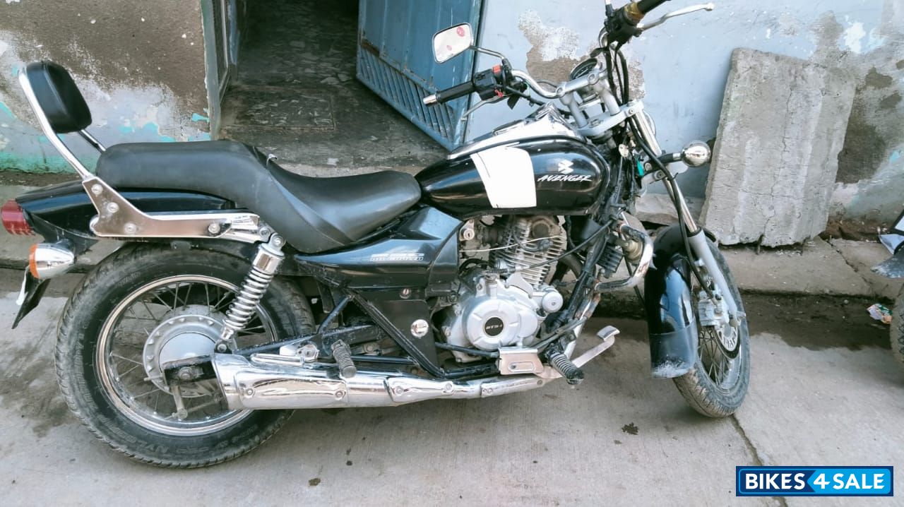 Bajaj Avenger 220 DTS-i