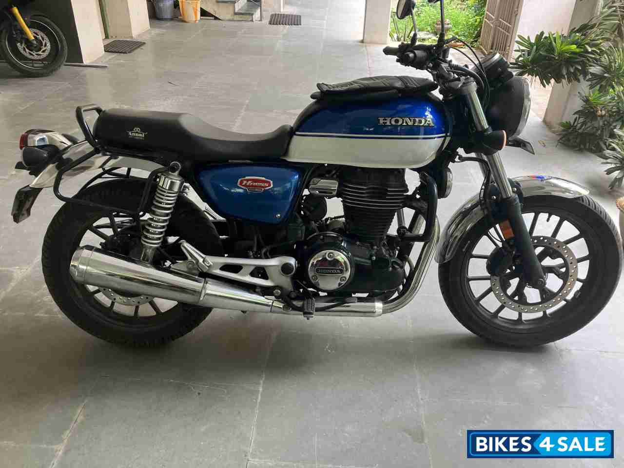 Blue Honda Hness CB350 DLX Pro