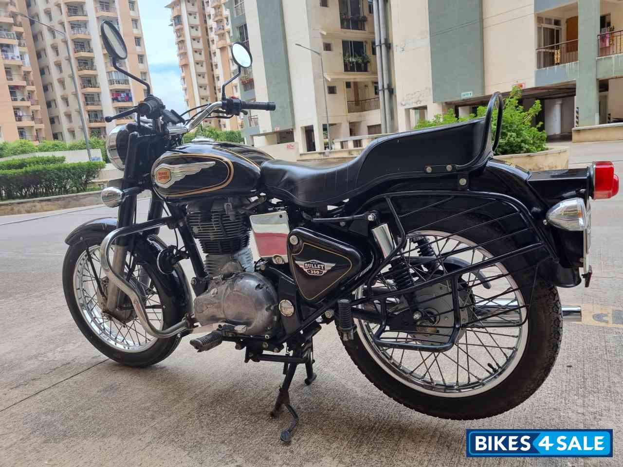 Black Royal Enfield Bullet Standard 350