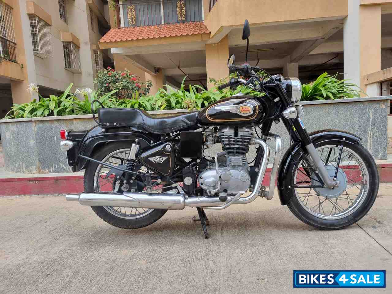 Black Royal Enfield Bullet Standard 350 Black Royal Enfield Bullet Standard 350