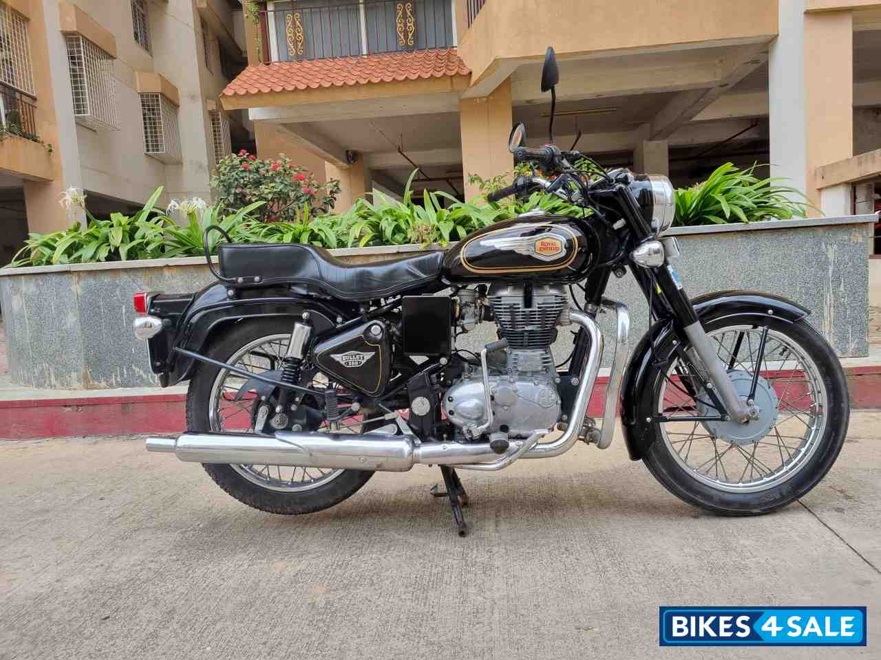 Black Royal Enfield Bullet Standard 350 Black Royal Enfield Bullet Standard 350