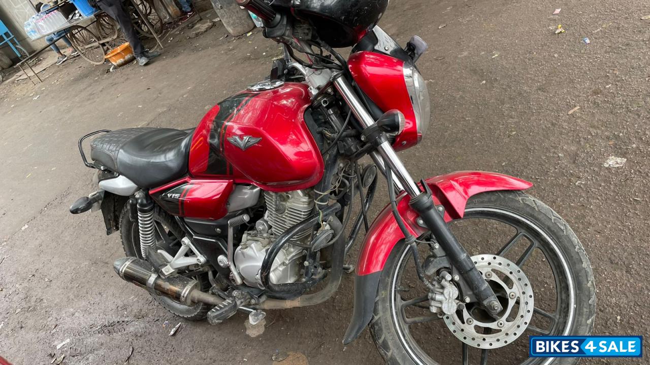 Bajaj V15