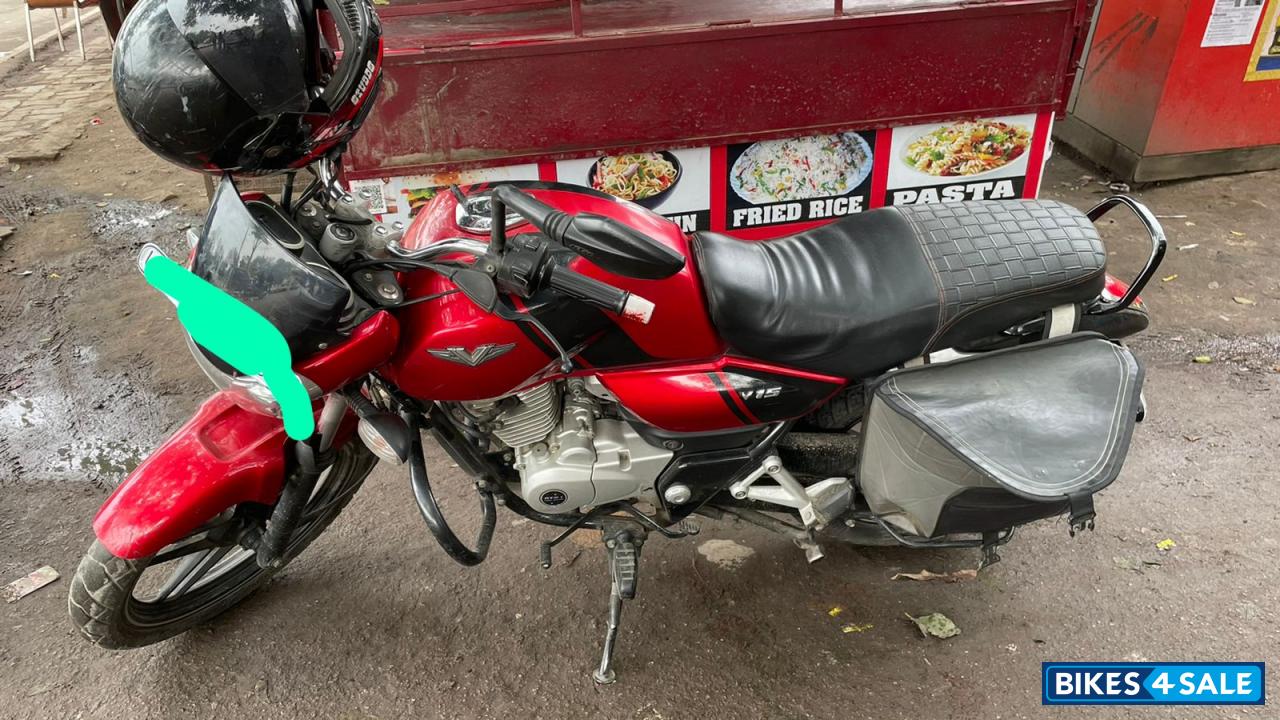 Bajaj V15