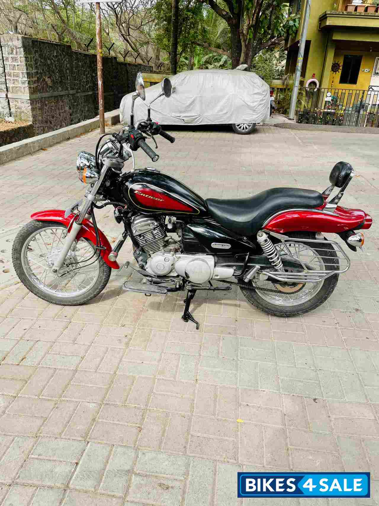 Black Yamaha Enticer