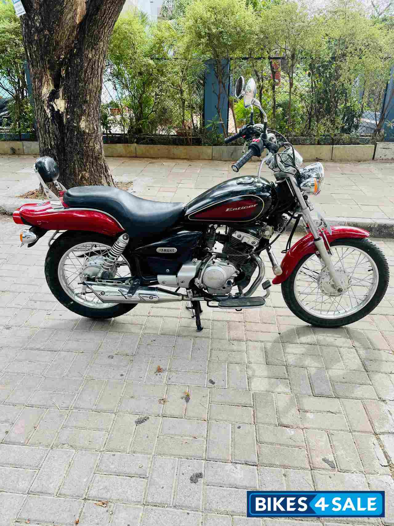 Black Yamaha Enticer Black Yamaha Enticer