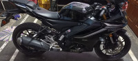 Low Gloss Black Yamaha R15 V4