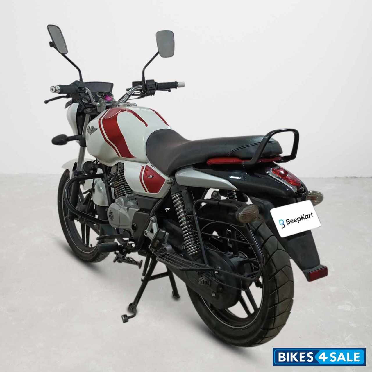 Bajaj V15