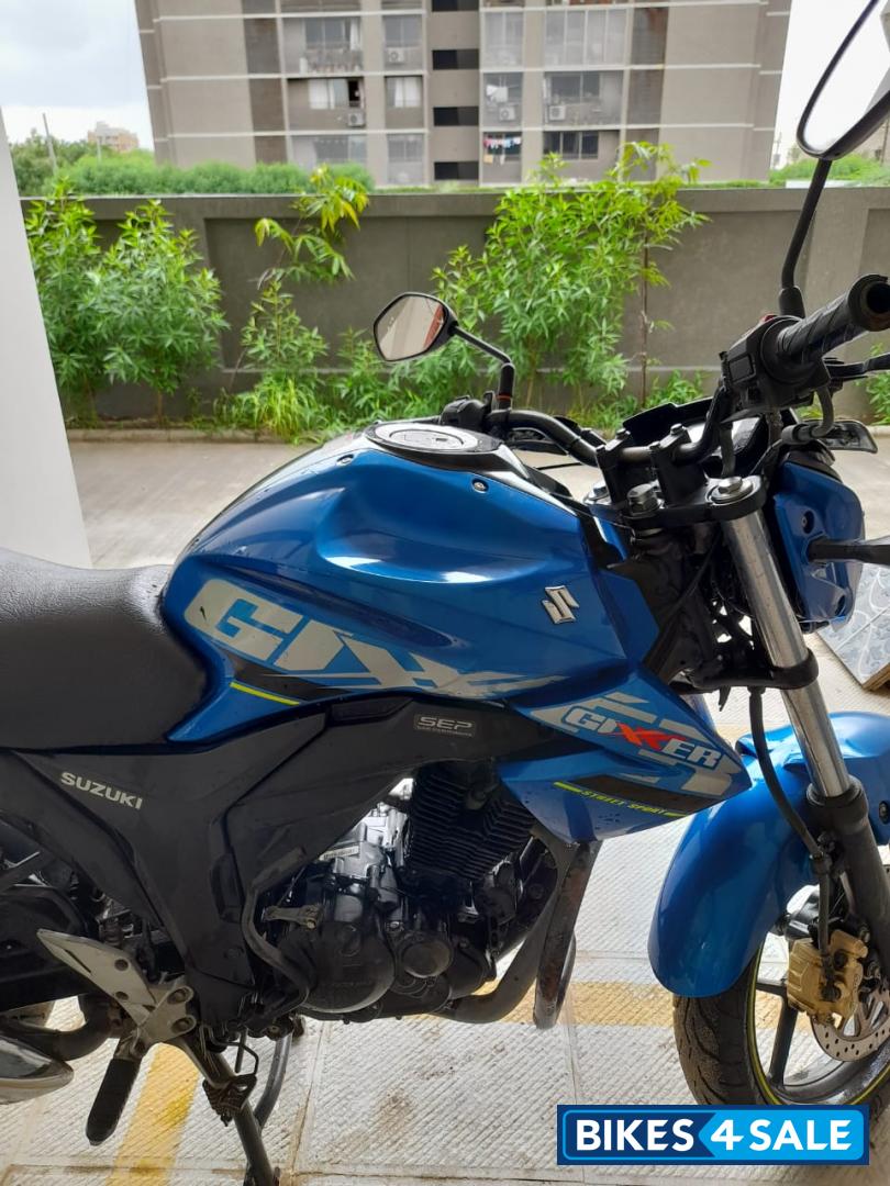 Blue Suzuki Gixxer 150