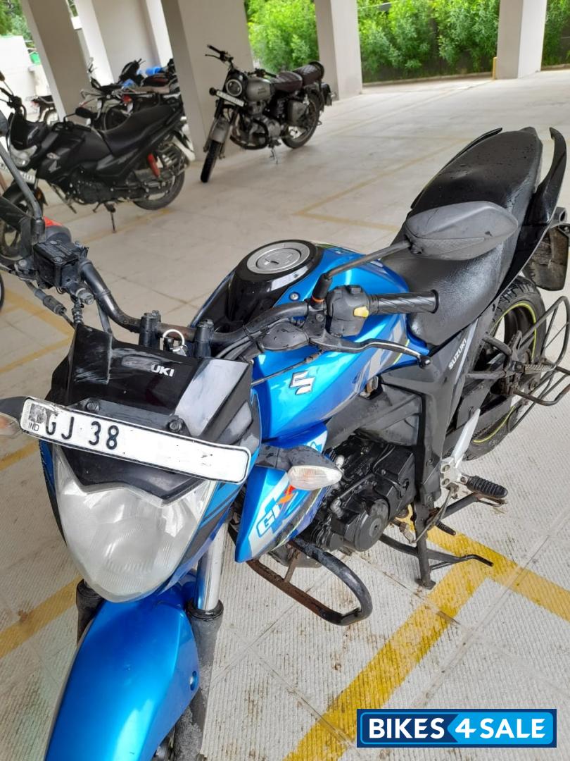 Blue Suzuki Gixxer 150