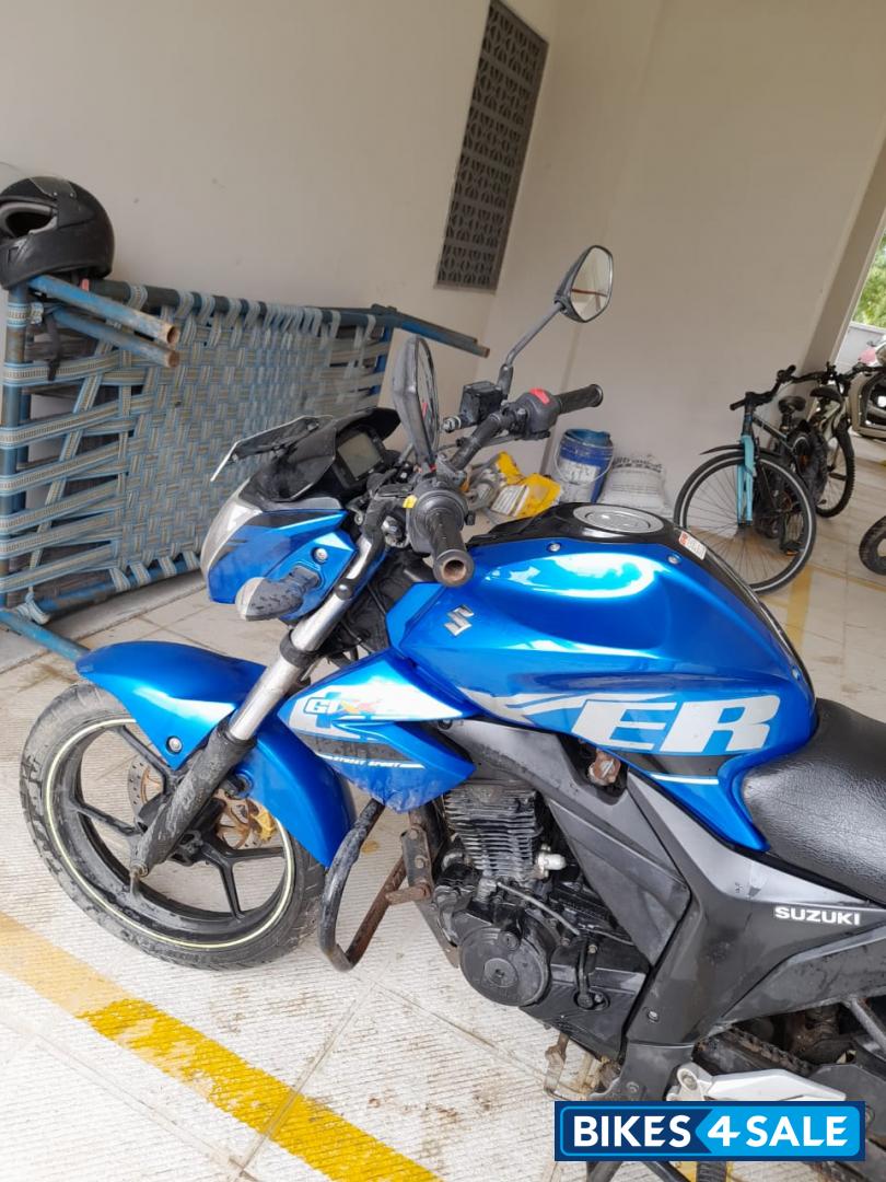 Blue Suzuki Gixxer 150