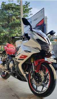 Red White Benelli 302R